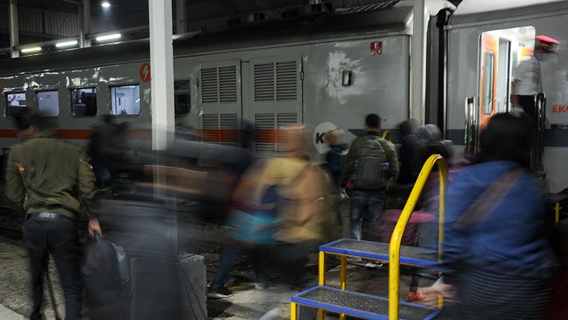 Jelang Larangan Mudik, Penumpang Kereta Api di Stasiun Kiaracondong Meningkat - Bagian 3