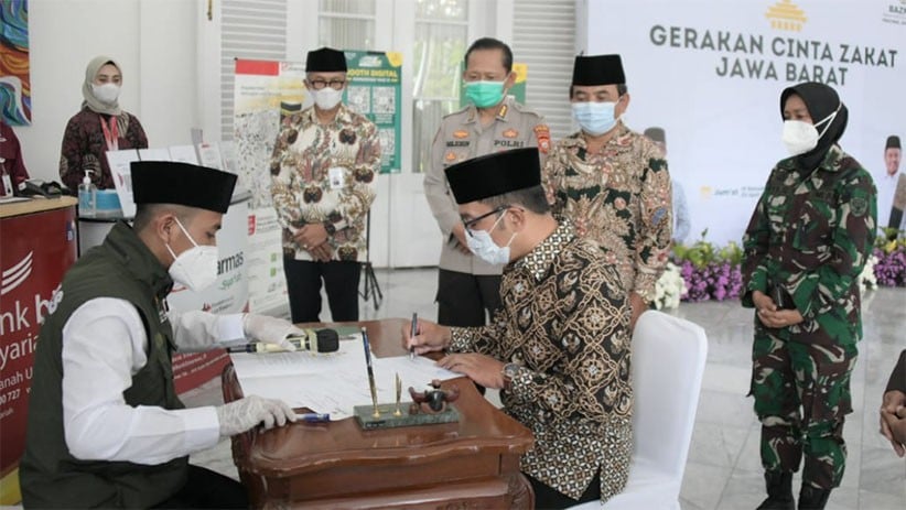 Ridwan Kamil Ajak Pejabat Jawa Barat Segera Serahkan Zakat Mal - Bagian 1