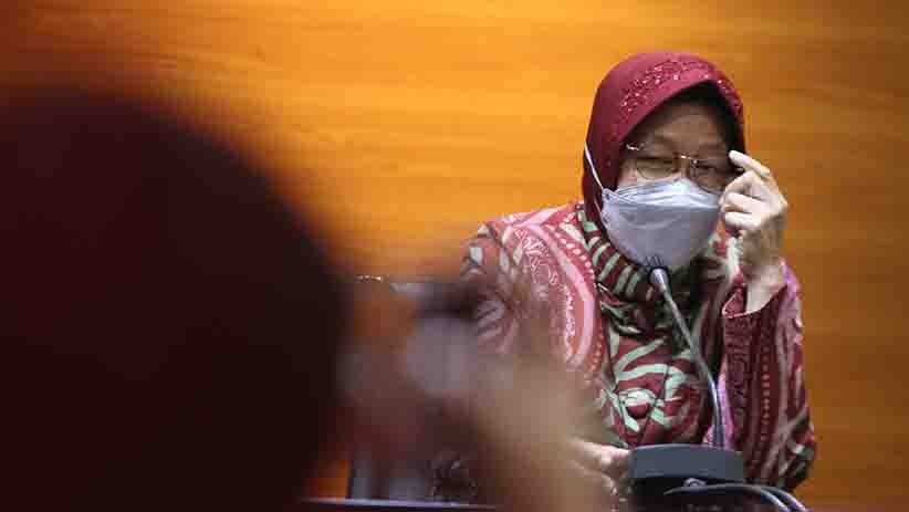 Mensos Risma Serahkan Perbaikan Data Penerima Bansos Covid-19 ke KPK - Bagian 2