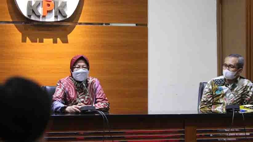 Mensos Risma Serahkan Perbaikan Data Penerima Bansos Covid-19 ke KPK - Bagian 3