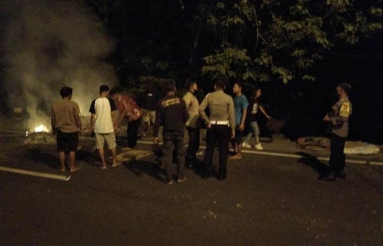 title 2 Peristiwa Kebakaran di Gunungkidul Hanguskan Rumah dan Mobil 2 Peristiwa Kebakaran di Gunungkidul Hanguskan Rumah dan Mobil