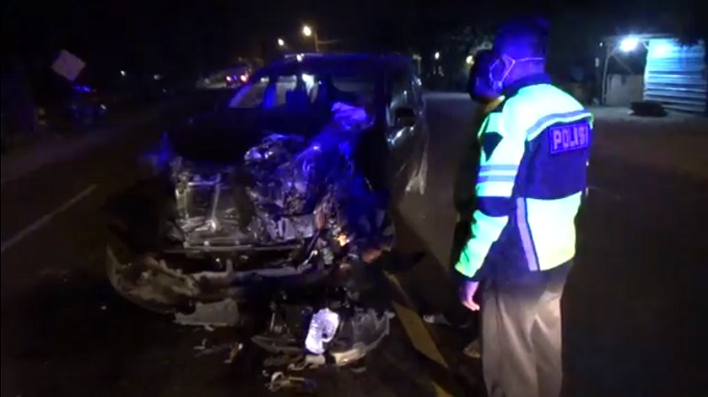 Minibus Hancur Tabrak Truk Gandeng di Jalan Raya Jombang, Ini Penyebabnya 