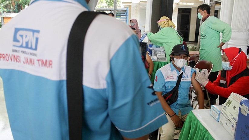 500 Buruh Sidoarjo Disuntik Vaksin Covid-19 AstraZeneca - Bagian 2