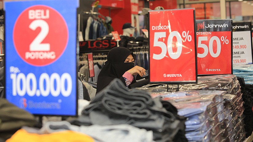 Berburu Diskon Pakaian Baru Jelang Lebaran - Bagian 2