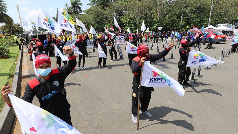 Aksi Hari Buruh 2021 di Jakarta, Massa Bawa Batu Nisan - Bagian 5