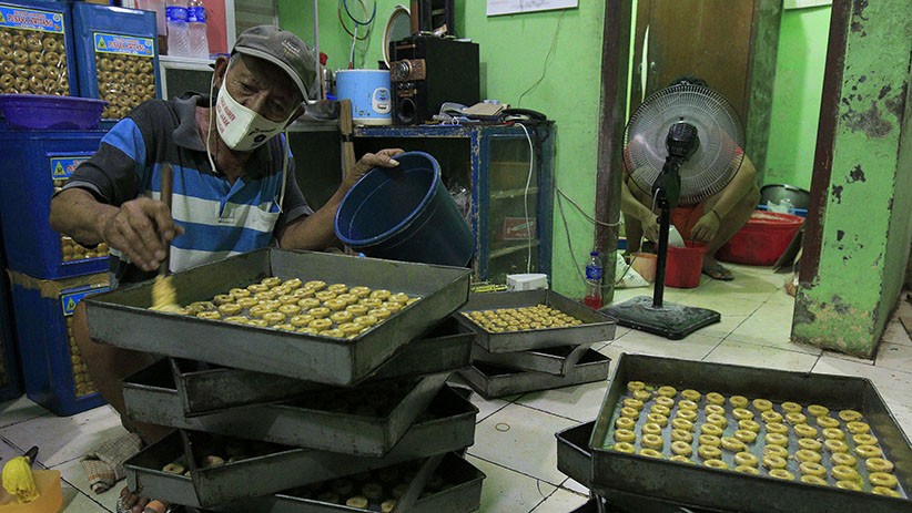 Melihat Kesibukan Industri Rumahan Kue Kering Khas Lebaran - Bagian 1