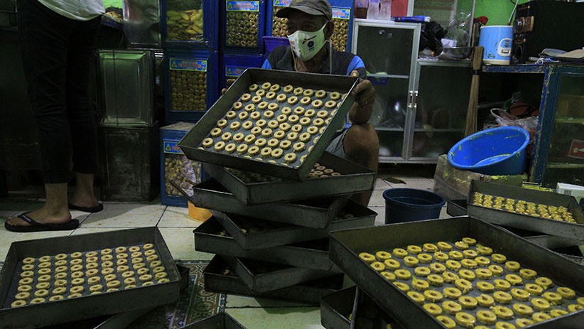 Melihat Kesibukan Industri Rumahan Kue Kering Khas Lebaran - Bagian 2