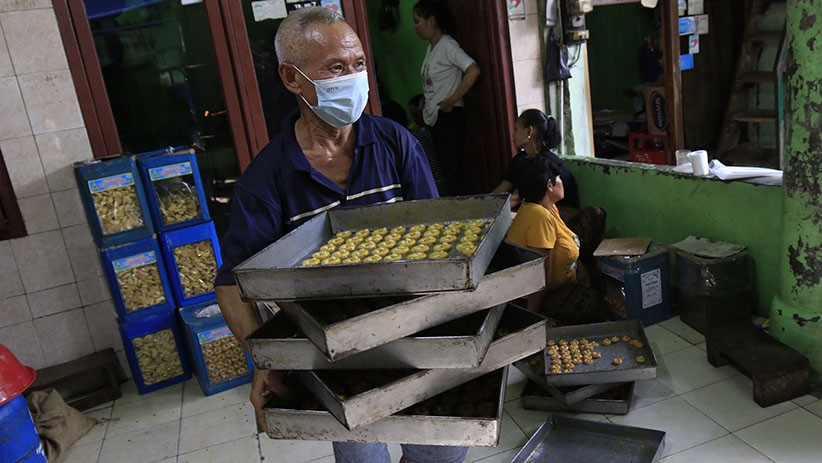 Melihat Kesibukan Industri Rumahan Kue Kering Khas Lebaran - Bagian 3