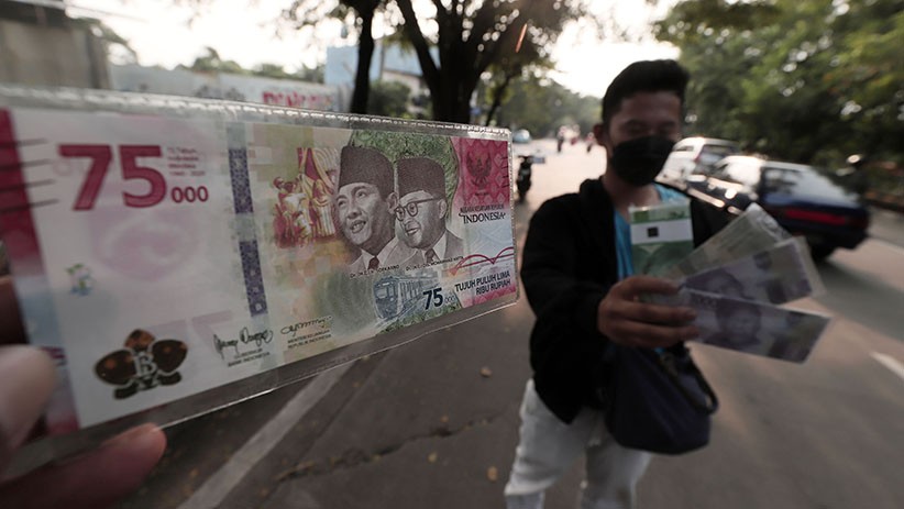 Jelang Lebaran, Jasa Penukaran Uang Baru Mulai Marak di Jalanan - Bagian 1