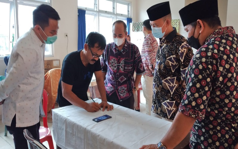 Dinas Pendidikan Wajibkan Pegawai Pakai Seragam Batik Khas OKU
