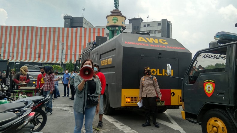 Peringati Hari Buruh, Massa Unjuk Rasa di Bundaran Majestik Medan