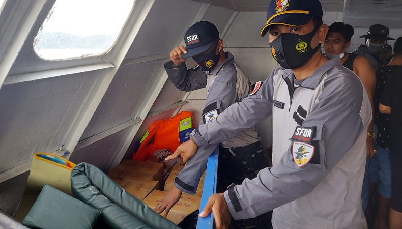 Lanal Melonguane Amankan Puluhan Kardus Miras Ilegal dari Kapal Penumpang Manado-Talaud