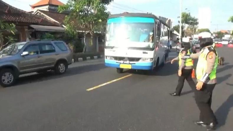 Cegah Pemudik, Polres Badung Perketat Pemeriksaan Kendaraan di Perbatasan