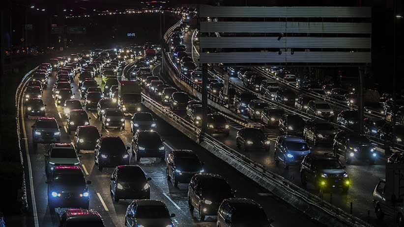 Jelang Larangan Mudik, Belasan Ribu Kendaraan Tinggalkan Jakarta - Bagian 1