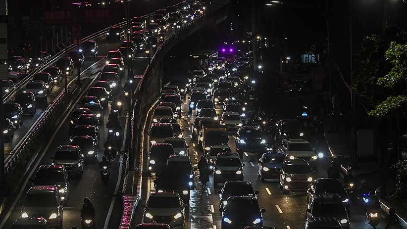 Jelang Larangan Mudik, Belasan Ribu Kendaraan Tinggalkan Jakarta - Bagian 3