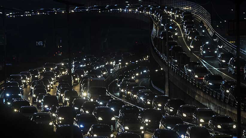 Jelang Larangan Mudik, Belasan Ribu Kendaraan Tinggalkan Jakarta - Bagian 2