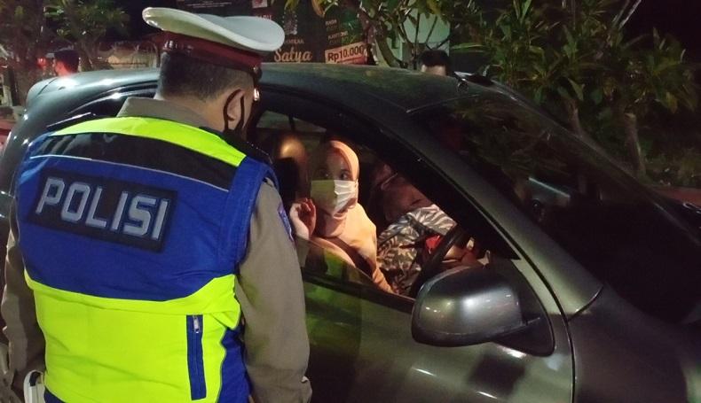 Banyak Mobil Pelat B ke Kuningan, saat Diperiksa Petugas Ternyata Warga Lokal 