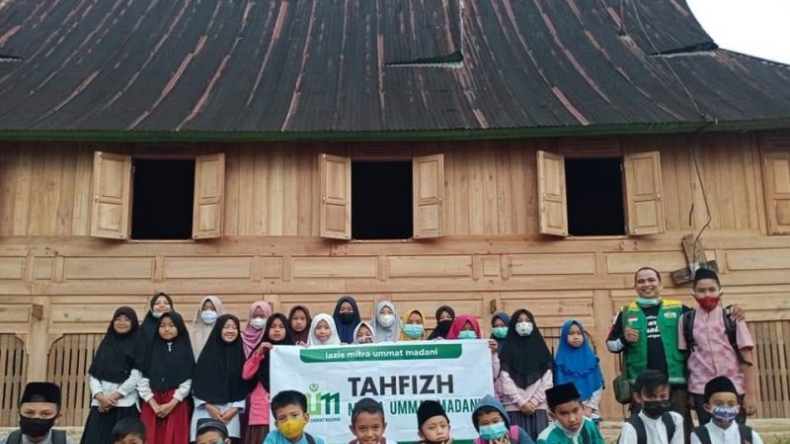Hafiz di Agam Gunakan Rumah Gadang Berusia 100 Tahun untuk Belajar 