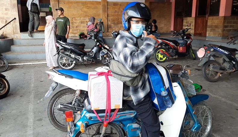 Dilarang Mudik, Warga Ini akan Minta Petugas Yakinkan Istri di Kampung Lewat Telepon 