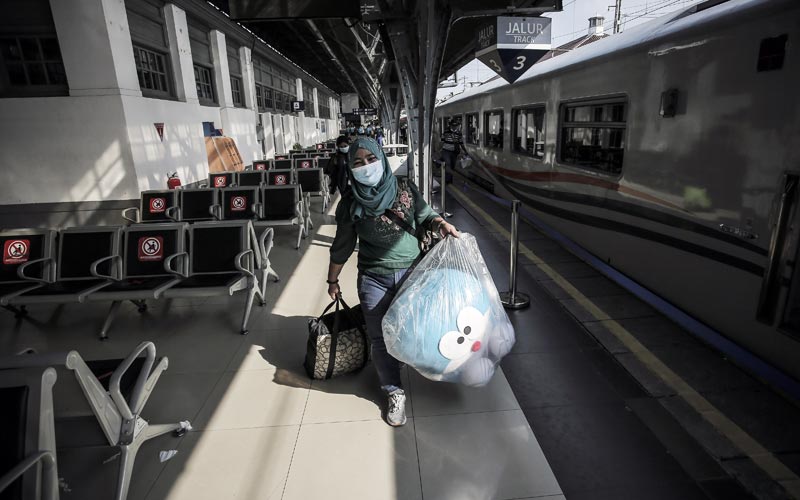 Jelang Pemberlakuan Pelarangan Mudik, Jumlah Penumpang KA di Stasiun Pasar Senen Melonjak - Bagian 5