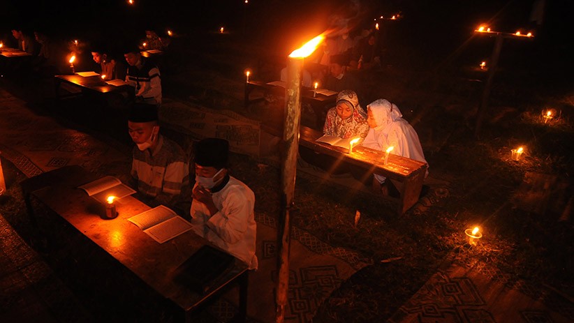 Santri Boyolali Mengaji Malam Selikuran - Bagian 1