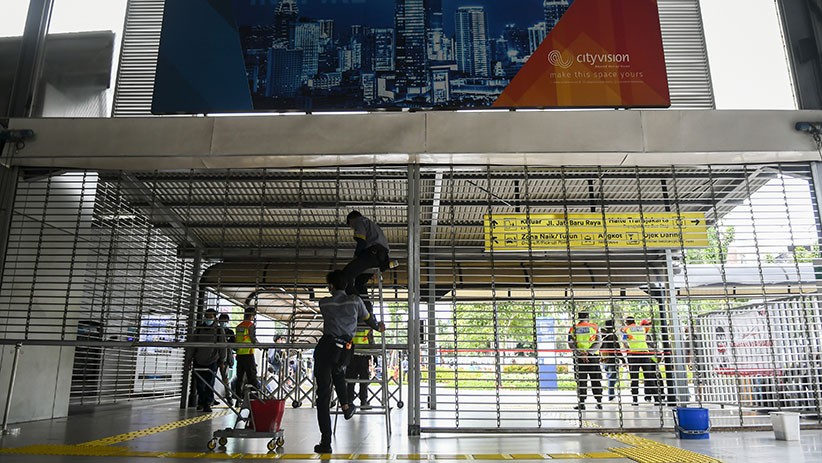 Suasana Stasiun Pasar Tanah Abang Ditutup untuk Menghindari Kerumunan - Bagian 2