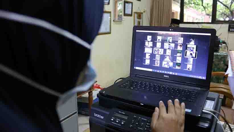 Potret Pelajar Kepulauan Seribu Pinjam Ponsel Sekolah untuk Ujian Online - Bagian 4