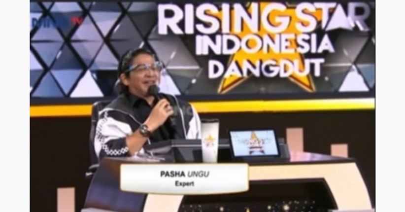 Ungu Pasha di panggung konser musik pop Indonesia