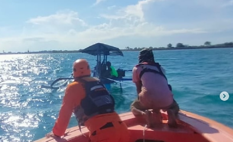 Jukung Mati Mesin, Tiga Nelayan Diselamatkan Basarnas di Perairan Nusa Dua