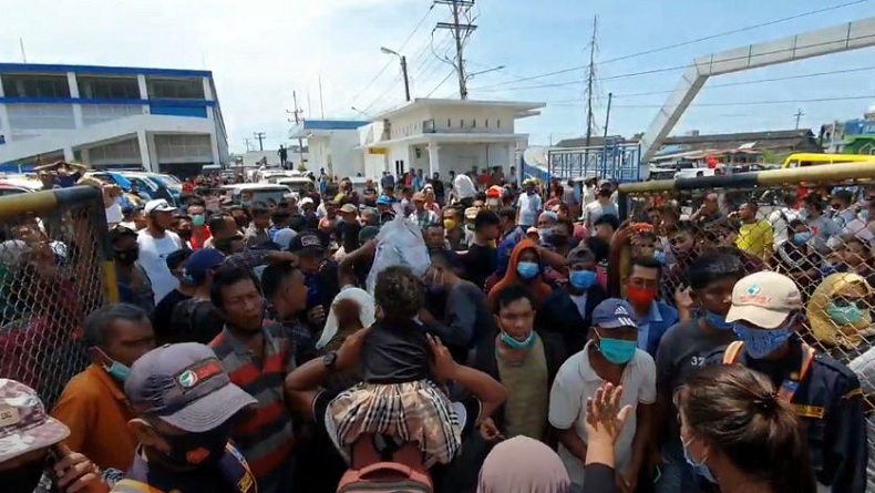 title 3 Penumpang Kapal di Kobar Jadi Korban Penipuan Tiket Palsu 3 Penumpang Kapal di Kobar Jadi Korban Penipuan Tiket Palsu