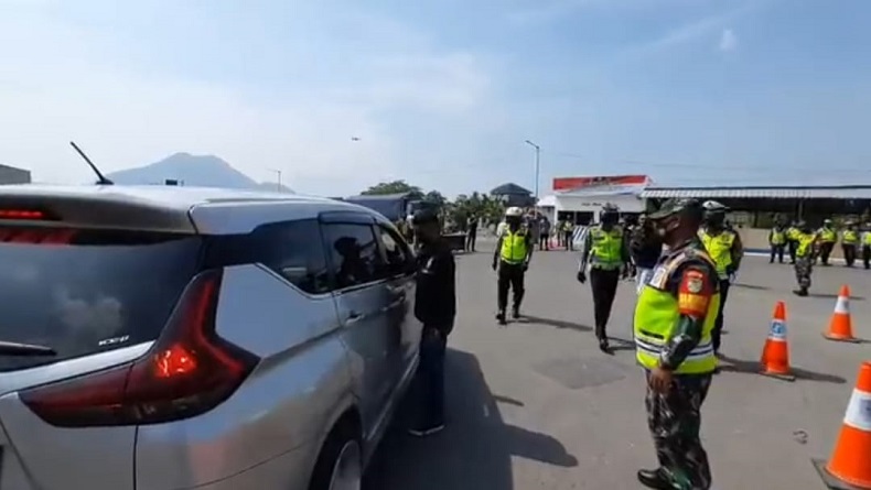 Tak Bawa Bukti Hasil Swab dan Tolak Rapid Test Antigen, Pemudik Diputar Balik di Garut