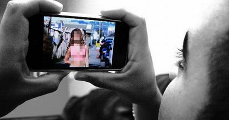 Minta Kasus Video Mesum Diusut Tuntas, Ratusan Ibu Geruduk Polres Dompu