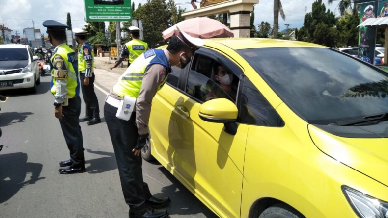 Polres Pringsewu Gelar Penyekatan Larangan Mudik di Jalinbar