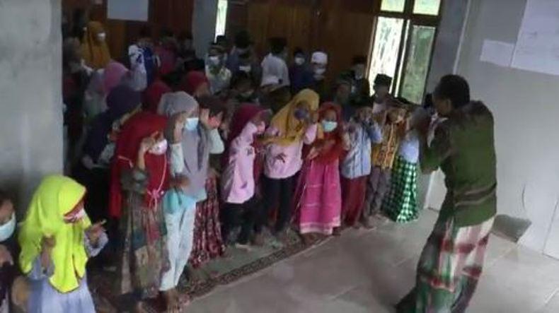 Serunya Aktivitas Belajar Anak-Anak di Taman Baca Tepi Hutan Grobogan  