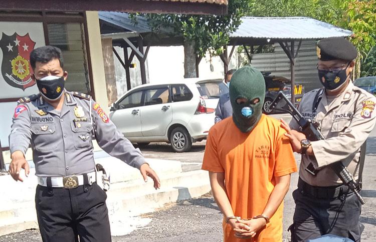 Emosi karena Beradu Pandangan, Warga Sleman Bacok korban dengan Parang