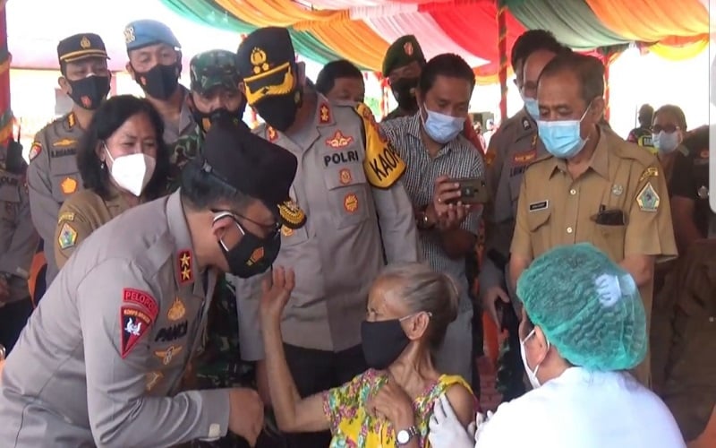 Bantu 5.000 Dosis Vaksin ke Samosir, Kapolda Sumut: Mempercepat Pemulihan Kesehatan Nasional