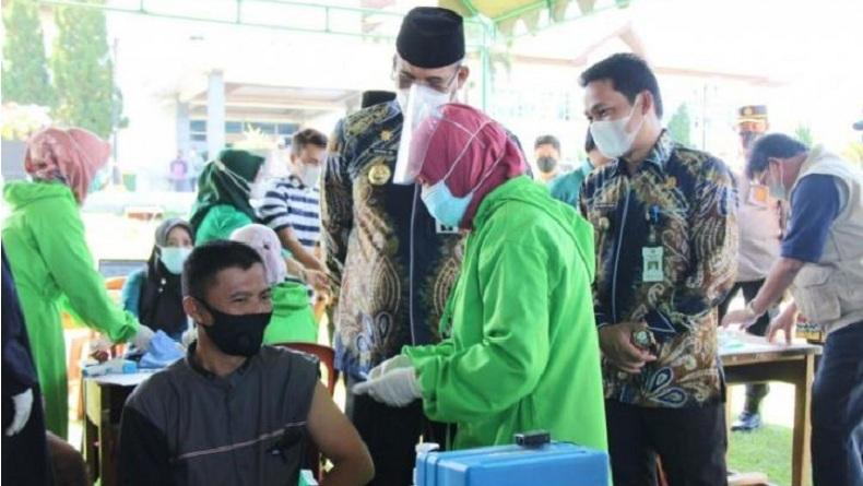 Vaksinasi Massal di Balangan Kalsel, 500 Guru Disuntik Vaksin Covid-19
