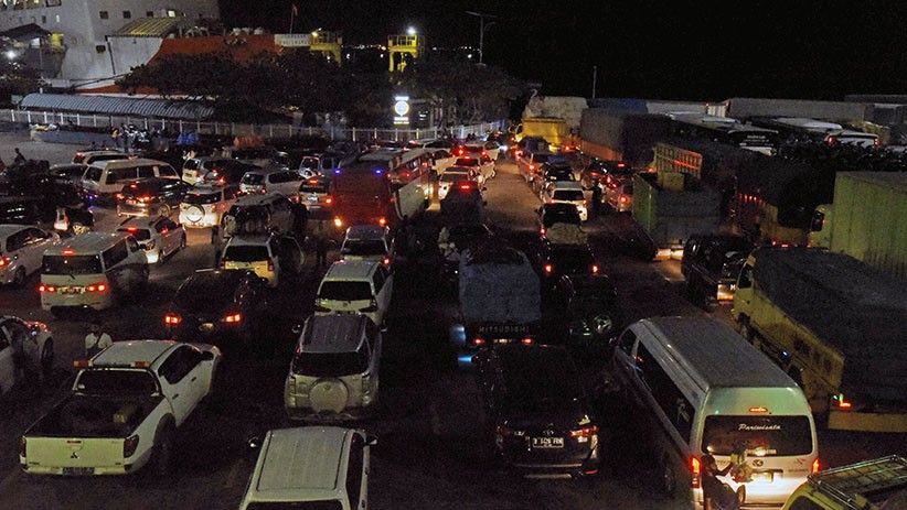 Cek Pelabuhan Merak, Kapolri Minta Petugas Waspadai Lonjakan Pemudik H-1 Lebaran