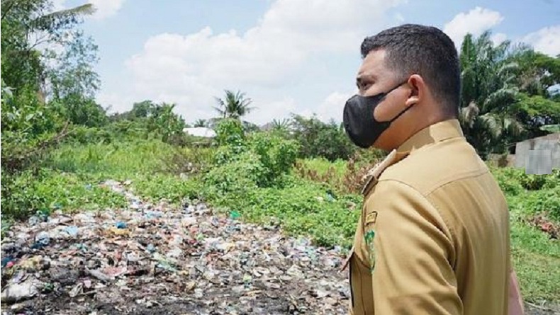 Cek Jalan Rusak akibat Tumpukan Sampah, Bobby Nasution Langsung Panggil Camat