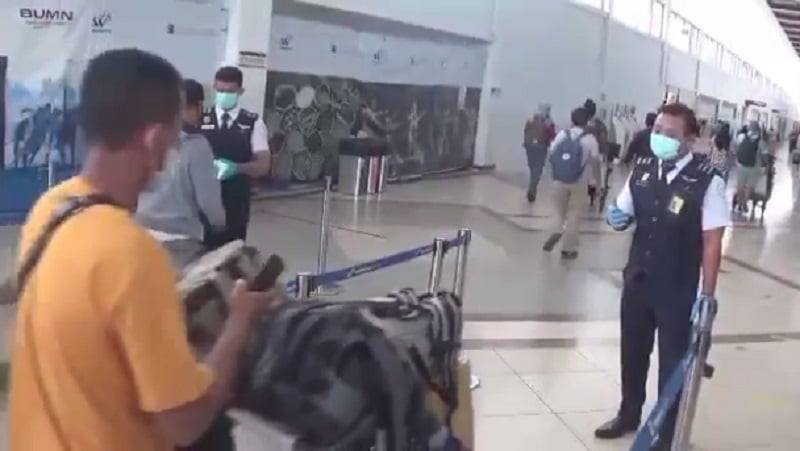 H-2 Larangan Mudik, Ribuan Penumpang Padati Bandara Juanda 