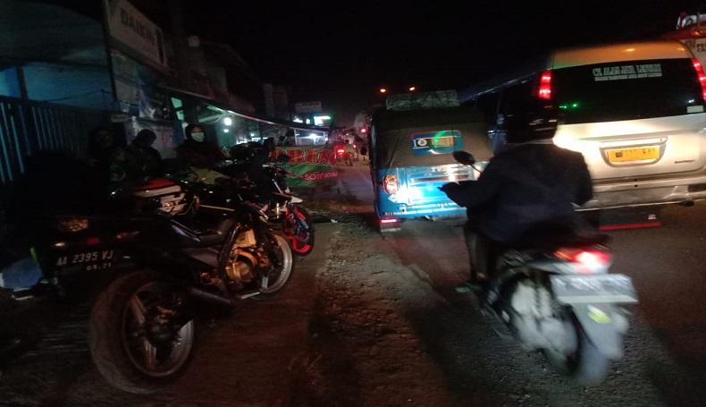 Lolos Penyekatan, Pemudik Sepeda Motor Padati Jalan Arteri Karawang