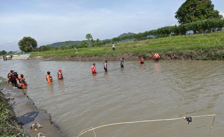 Hendak Cuci Tangan, Kakek 80 Tahun Hanyut di Irigasi Elon Tegal