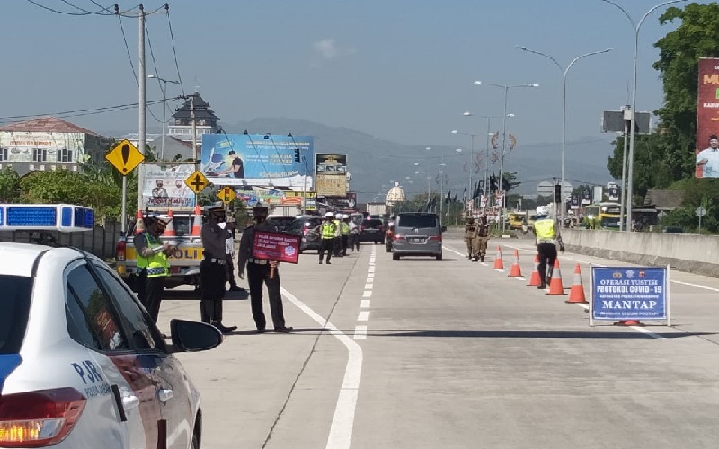 Total 1.276 Kendaraan Pemudik Diputar Balik di Gerbang Tol Cileunyi dan Soreang