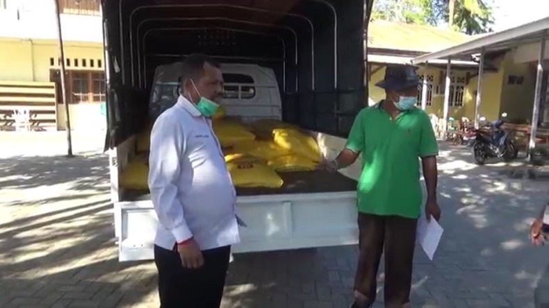 Perindo Beri Bantuan 1 Ton Beras kepada Jemaat 4 Gereja Korban Bencana NTT