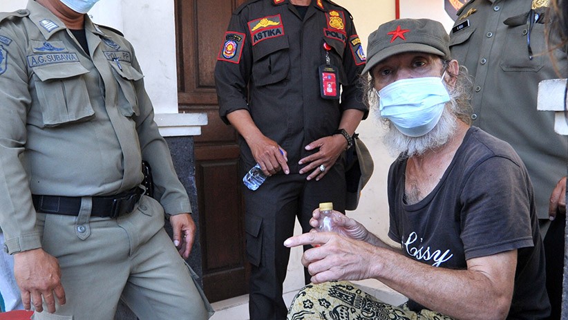 Warga Italia Jadi Gelandangan di Bali Diamankan Satpol PP - Bagian 1