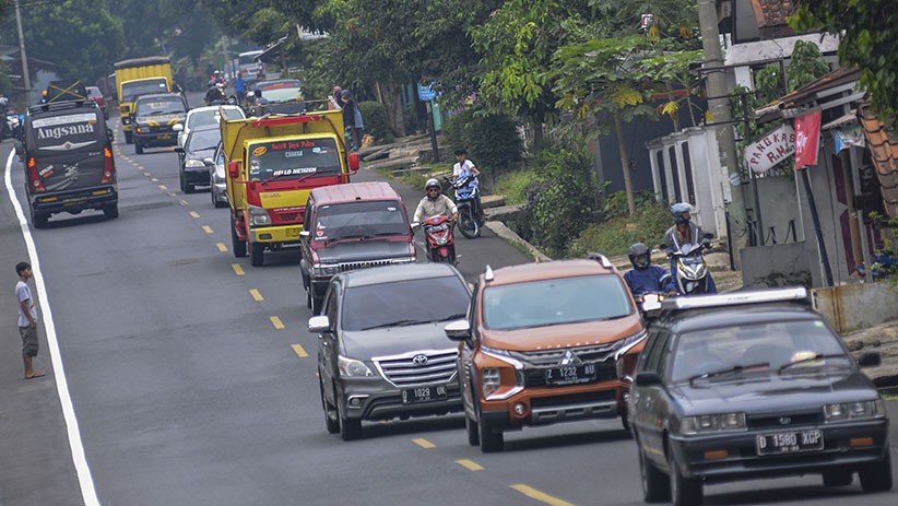 Jelang Larangan Mudik, Lalu Lintas Jalur Selatan Ramai Lancar - Bagian 1