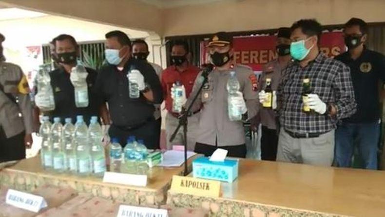 Polisi Gerebek Gudang Miras di Pekalongan, Ditemukan Ribuan Liter Ciu Siap Edar  