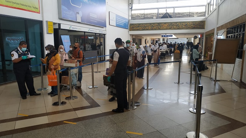 Naik 68 Persen, Ribuan Penumpang Padati Bandara Juanda Jelang Larangan Mudik 