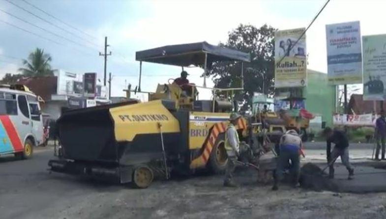 Mudik Dilarang, Perbaikan Jalan di Banjarnegara Tetap Dikebut 