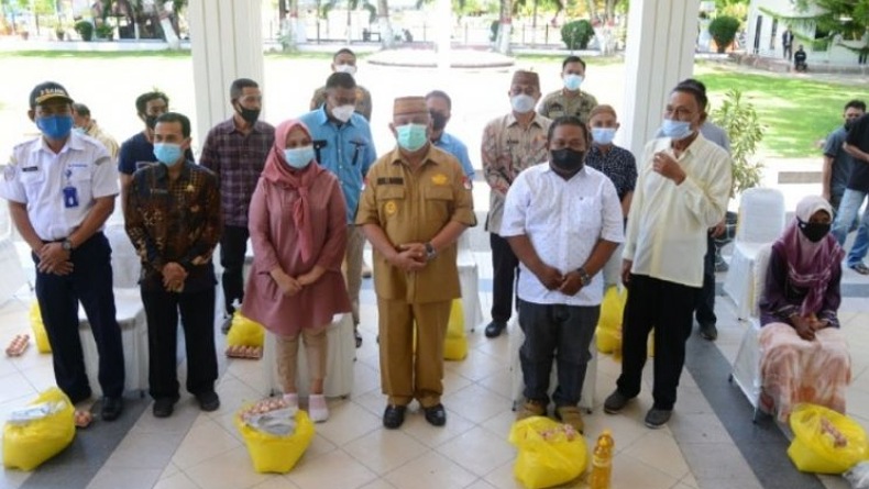 460 Sopir dan Pengusaha Angkutan Darat di Gorontalo Terima Bantuan Pangan